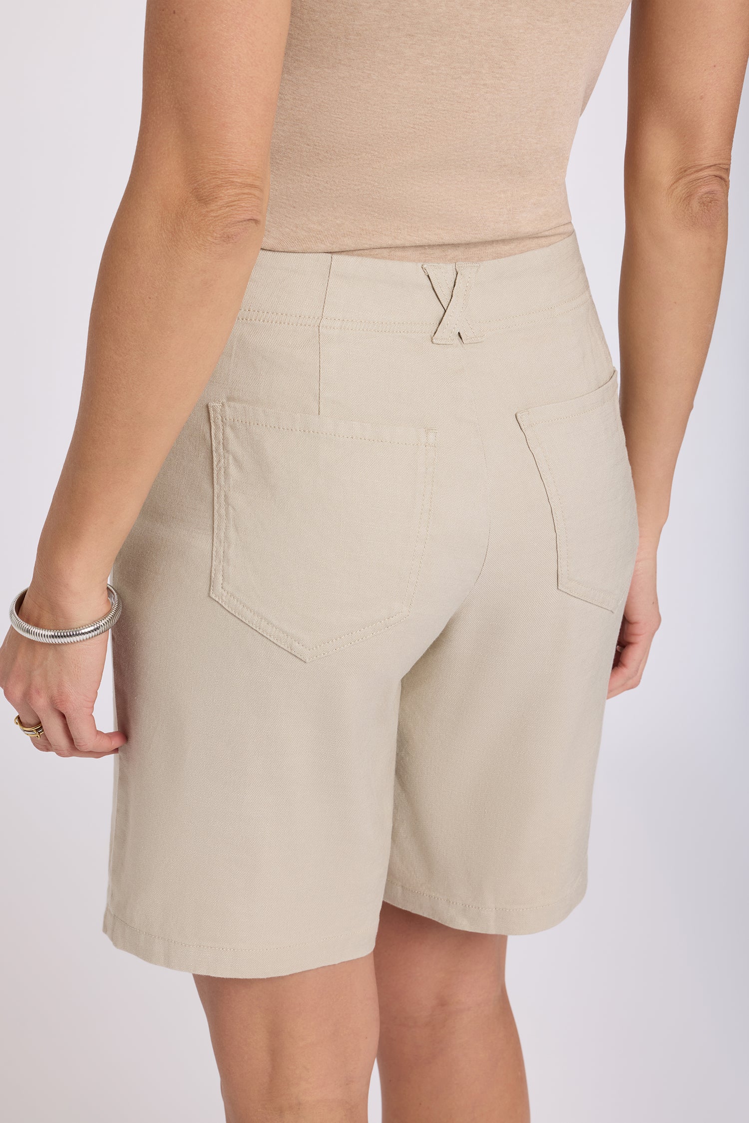 NYDJ 5 Pocket Bermuda Shorts In Stretch Linen - Feather