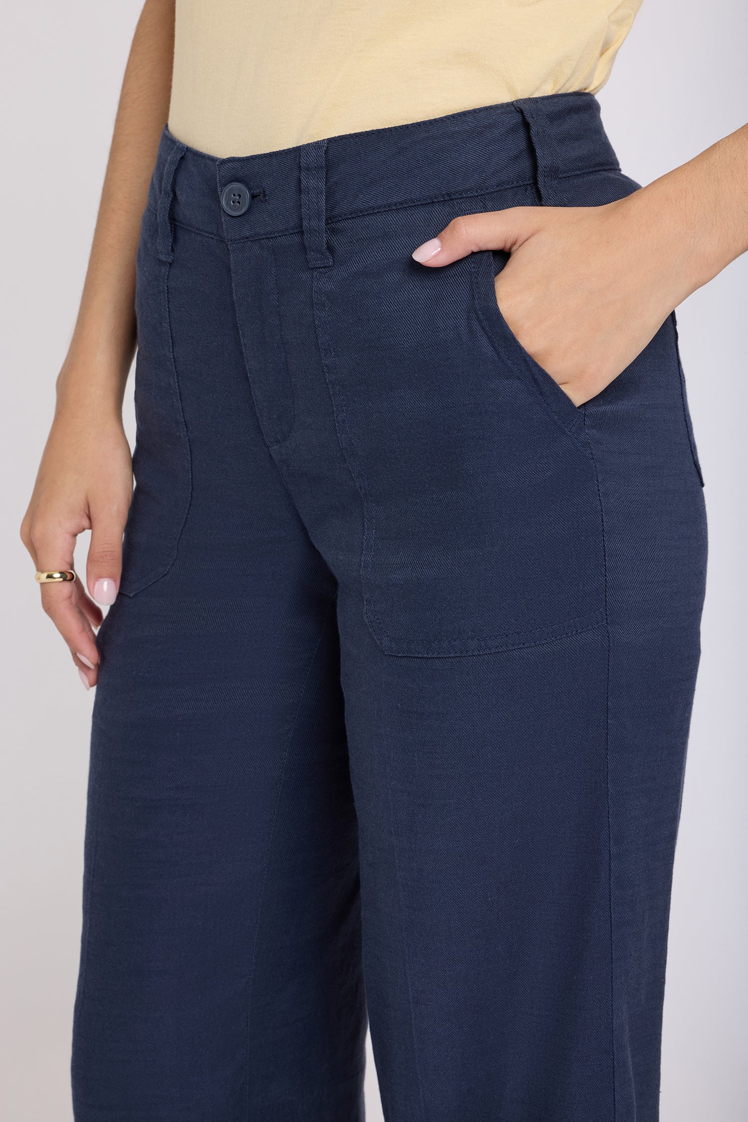 NYDJ Wide Leg Cargo Capri Pants In Stretch Linen - Oxford Navy