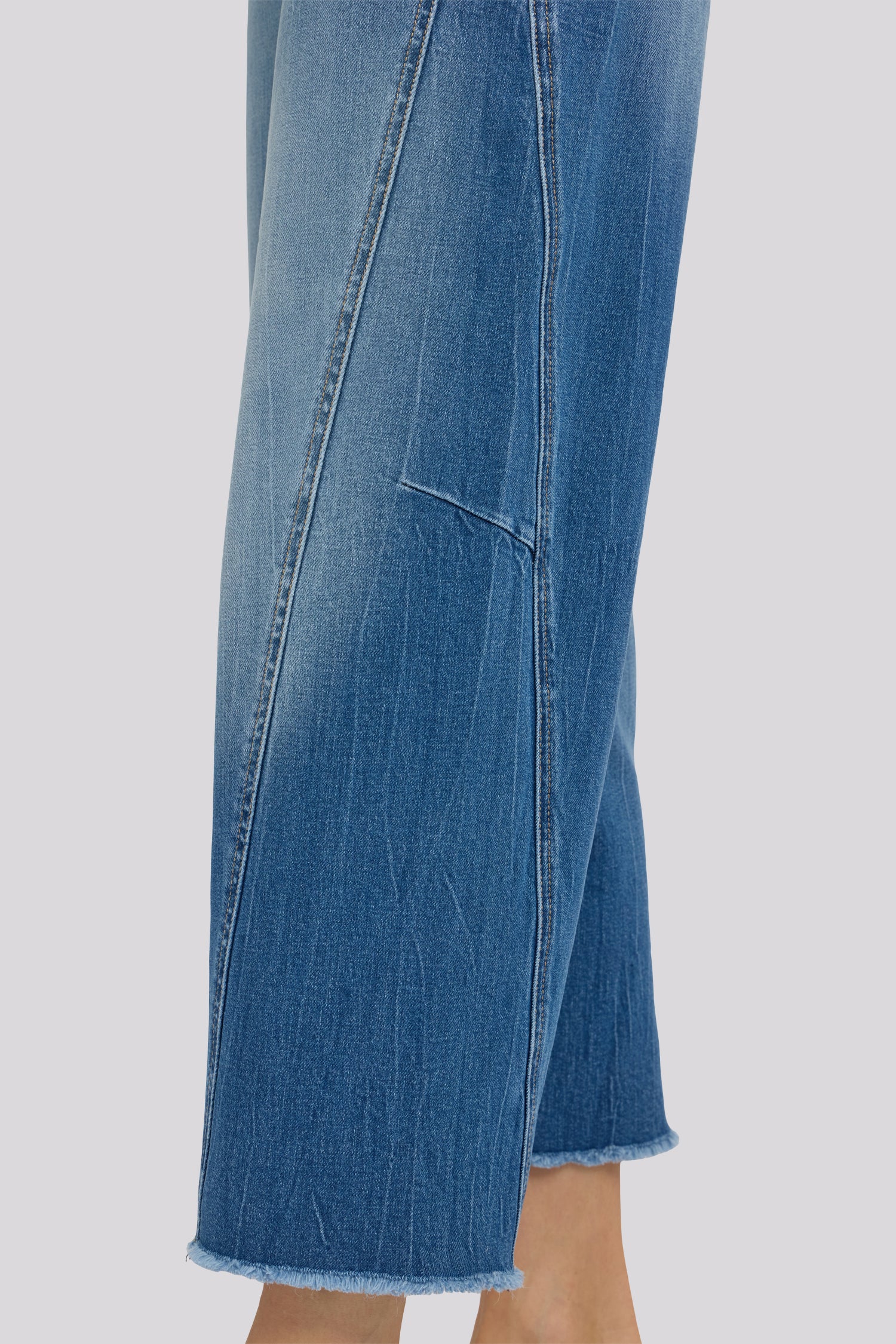 NYDJ Alyssa Relaxed Crop Jeans With Side Panels And Frayed Hems - Pacifica