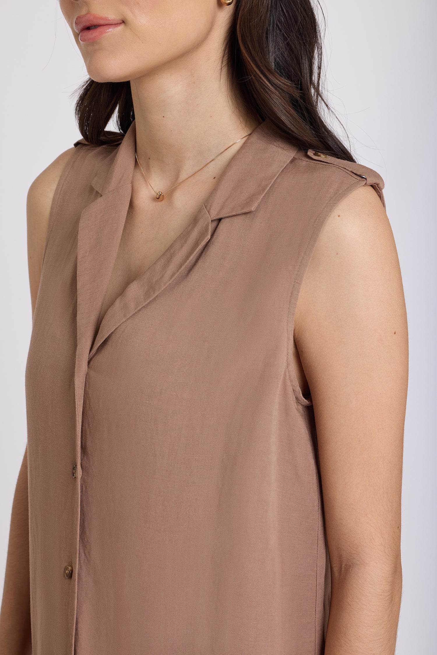 NYDJ Gabrielle Sleeveless Blouse In Linen - Toasted Coconut