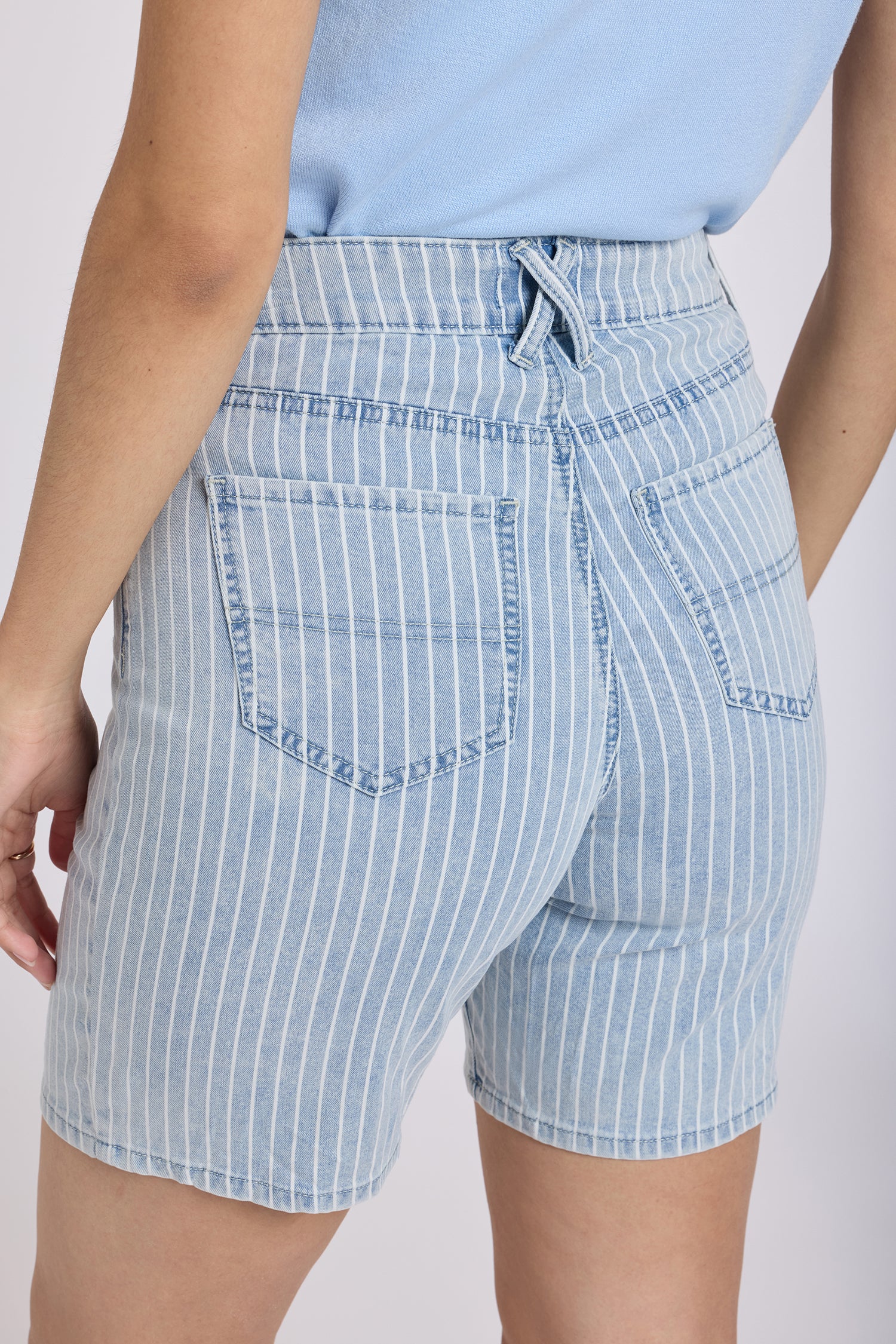 NYDJ Erin Relaxed Denim Shorts With High Rise And Back Pocket Stitching - Azure Stripe