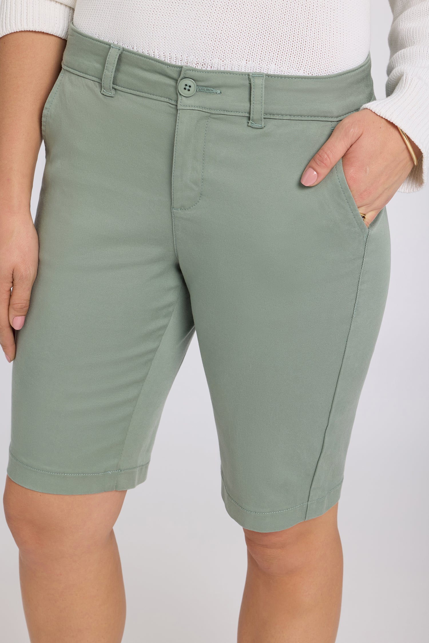 NYDJ Bermuda Shorts In Stretch Twill - Mistletoe