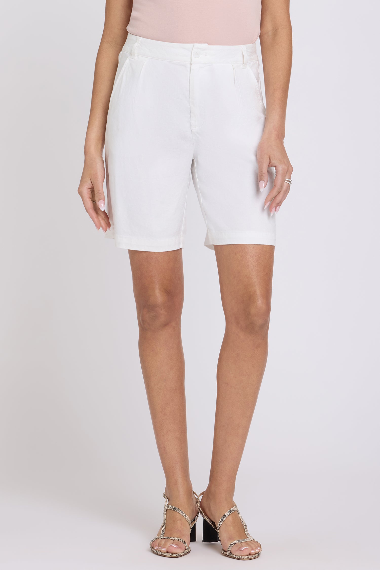 NYDJ Relaxed Shorts In Petite In Stretch Linen With Super High Rise - Optic White