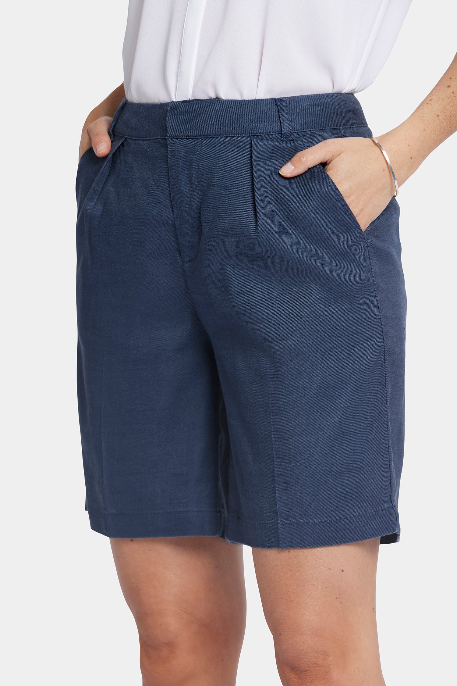 NYDJ Relaxed Shorts In Petite In Stretch Linen With Super High Rise - Oxford Navy