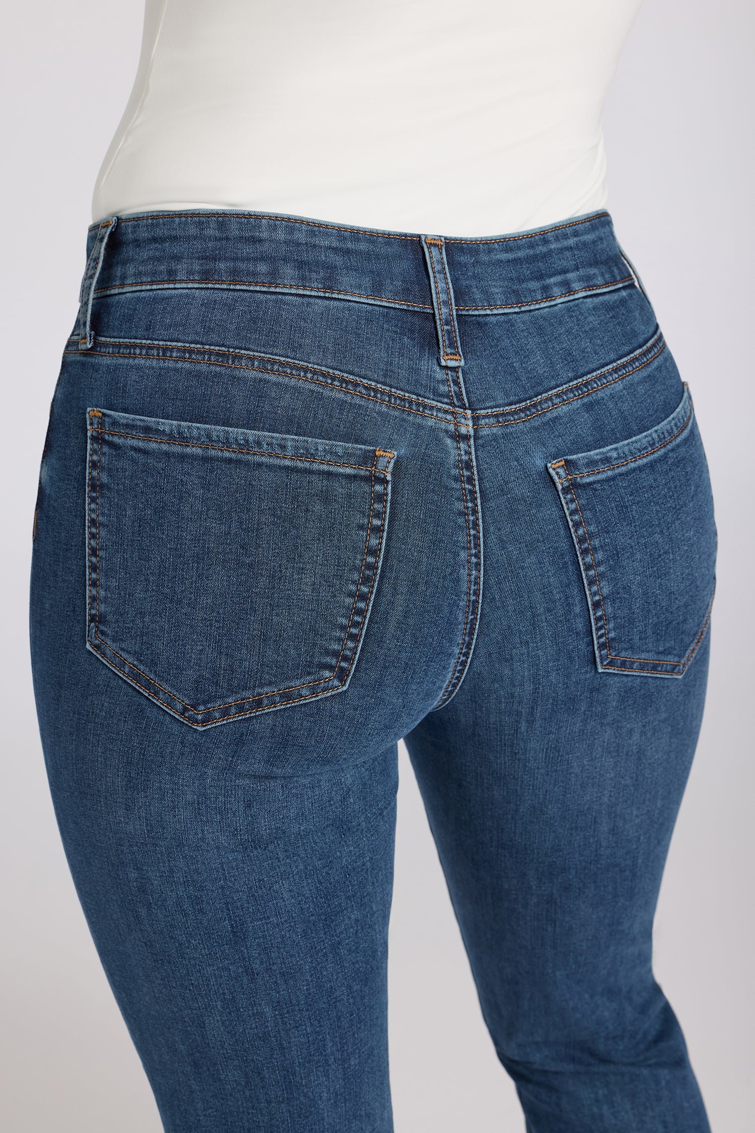 NYDJ Marilyn Straight Crop Jeans In Petite In Cool Embrace® Denim With Cuffs - Sunset Villa
