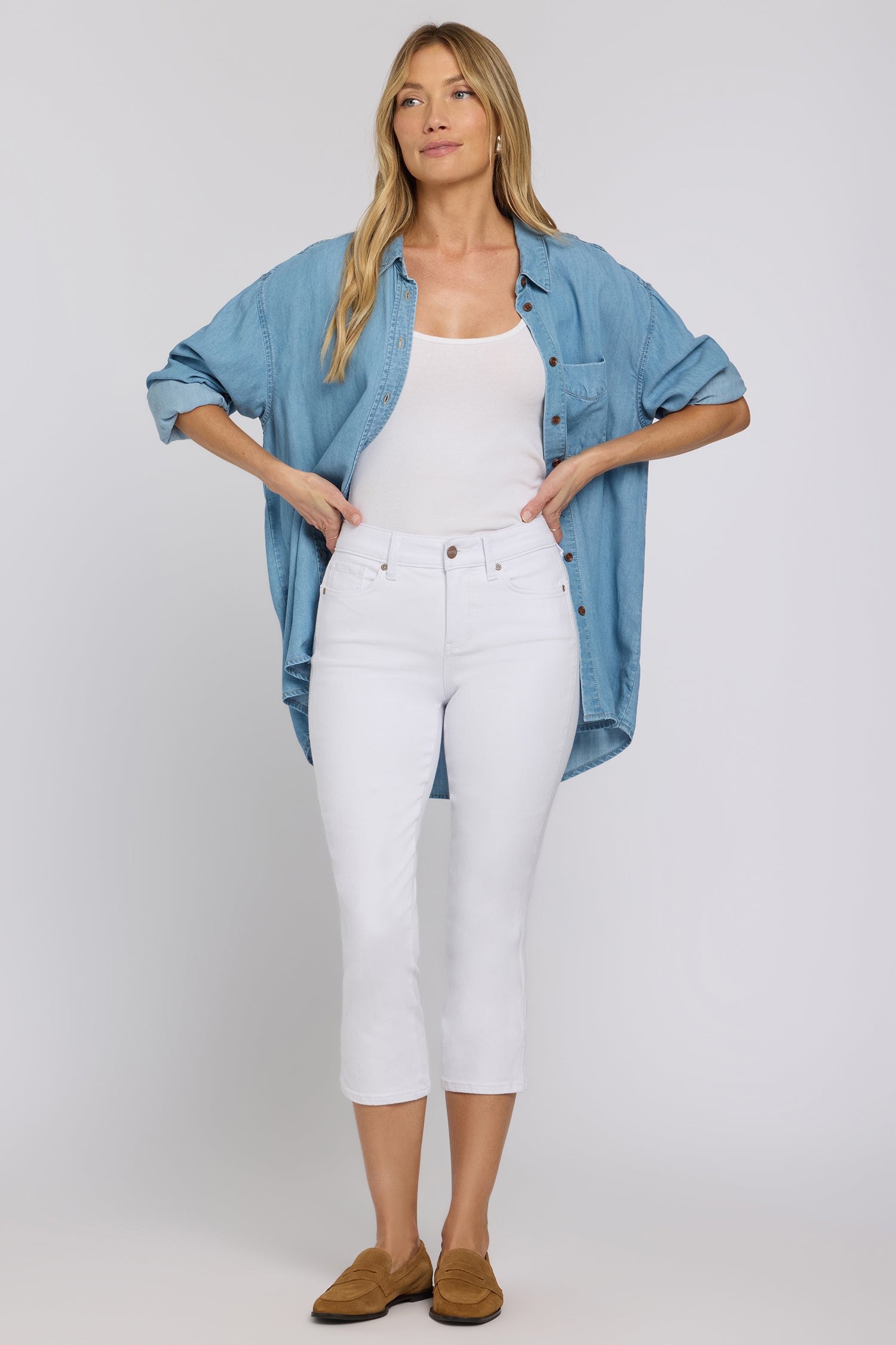 NYDJ Chloe Capri Jeans In Petite In Cool Embrace® Denim With Side Slits - Optic White