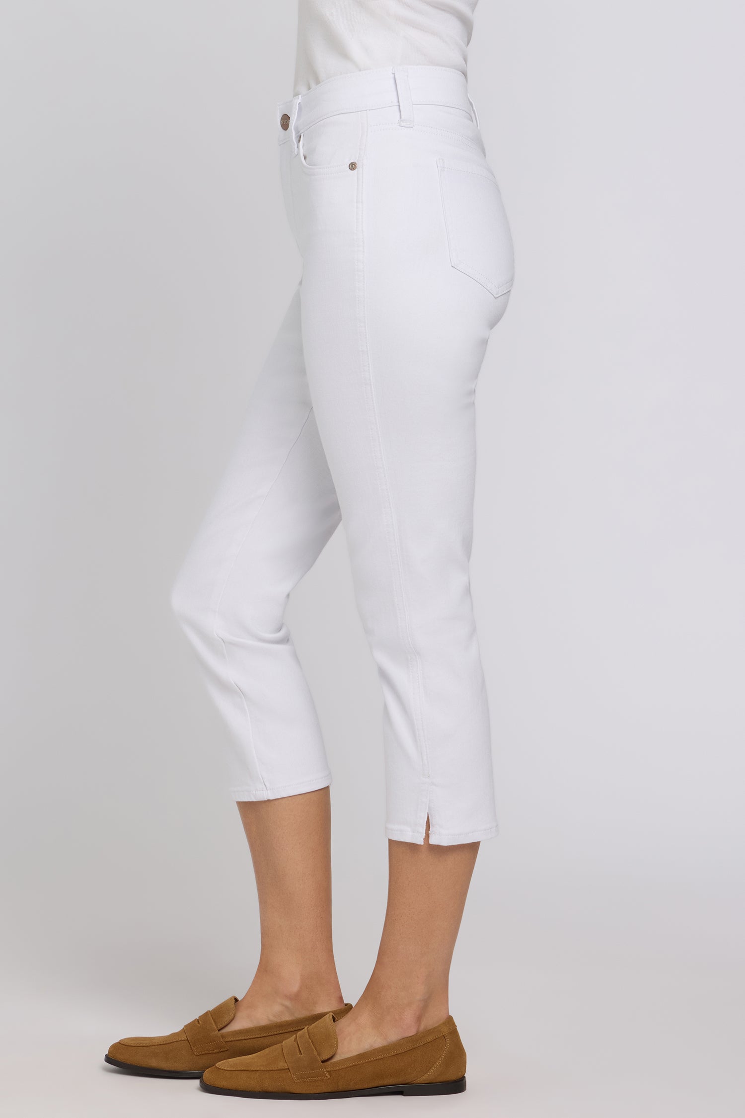 NYDJ Chloe Capri Jeans In Petite In Cool Embrace® Denim With Side Slits - Optic White