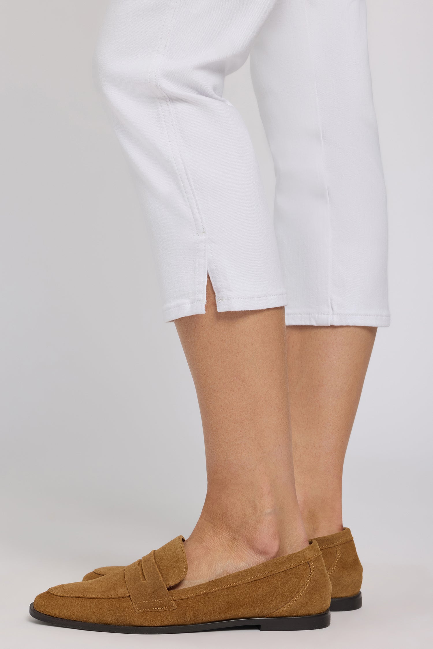 NYDJ Chloe Capri Jeans In Petite In Cool Embrace® Denim With Side Slits - Optic White