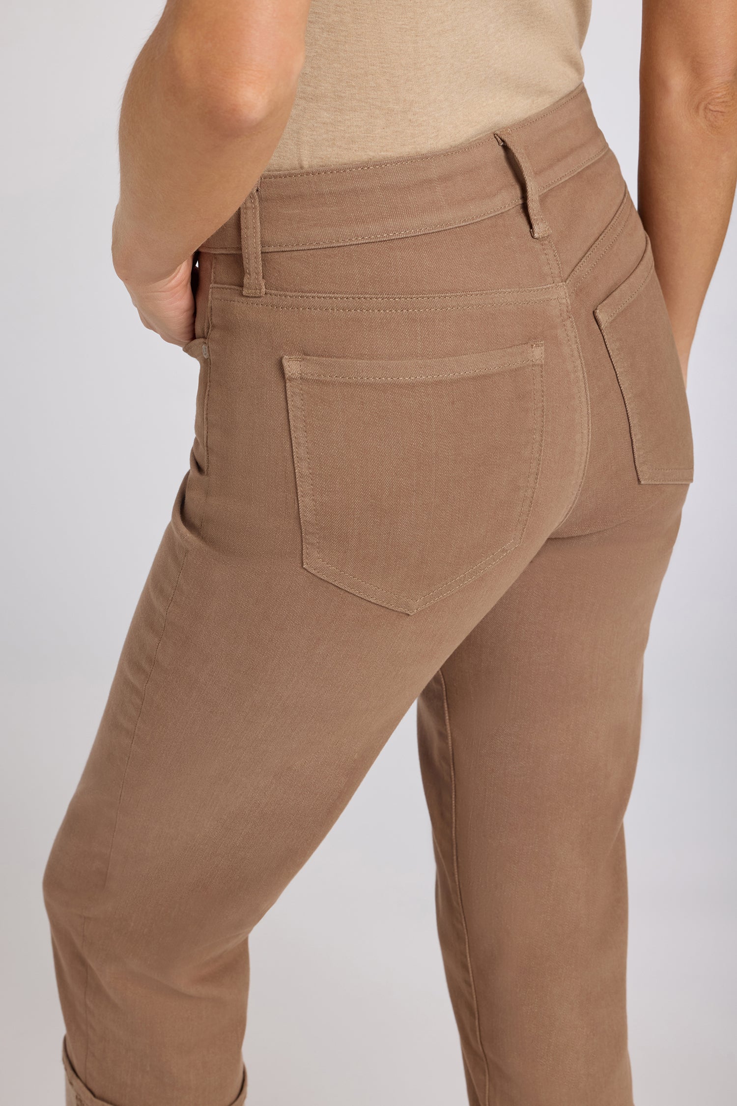 NYDJ Marilyn Straight Crop Jeans In Petite In Cool Embrace® Denim With Cuffs - Toasted Coconut