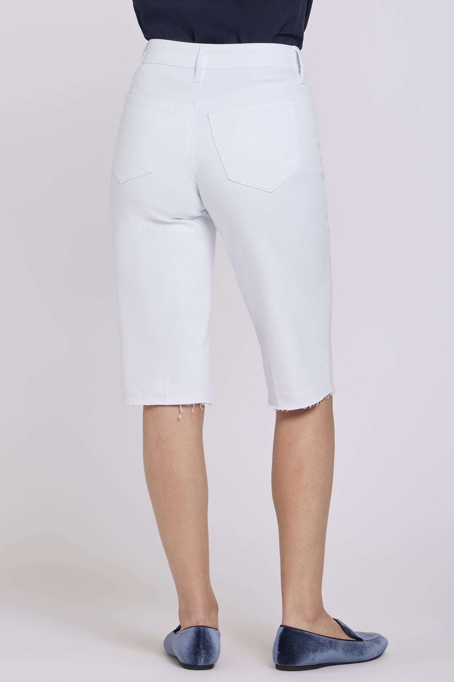 NYDJ Kristie '80s Bermuda Denim Shorts In Petite With Pressed Creases And Raw Hems - Optic White