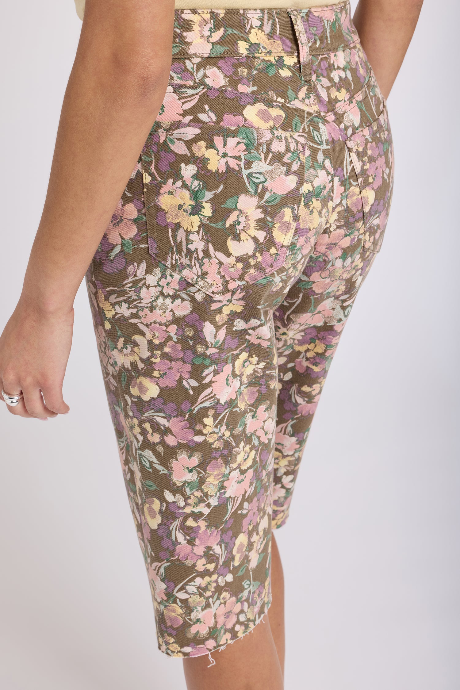 NYDJ Kristie '80s Bermuda Denim Shorts In Petite With Pressed Creases And Raw Hems - Earth Blooms