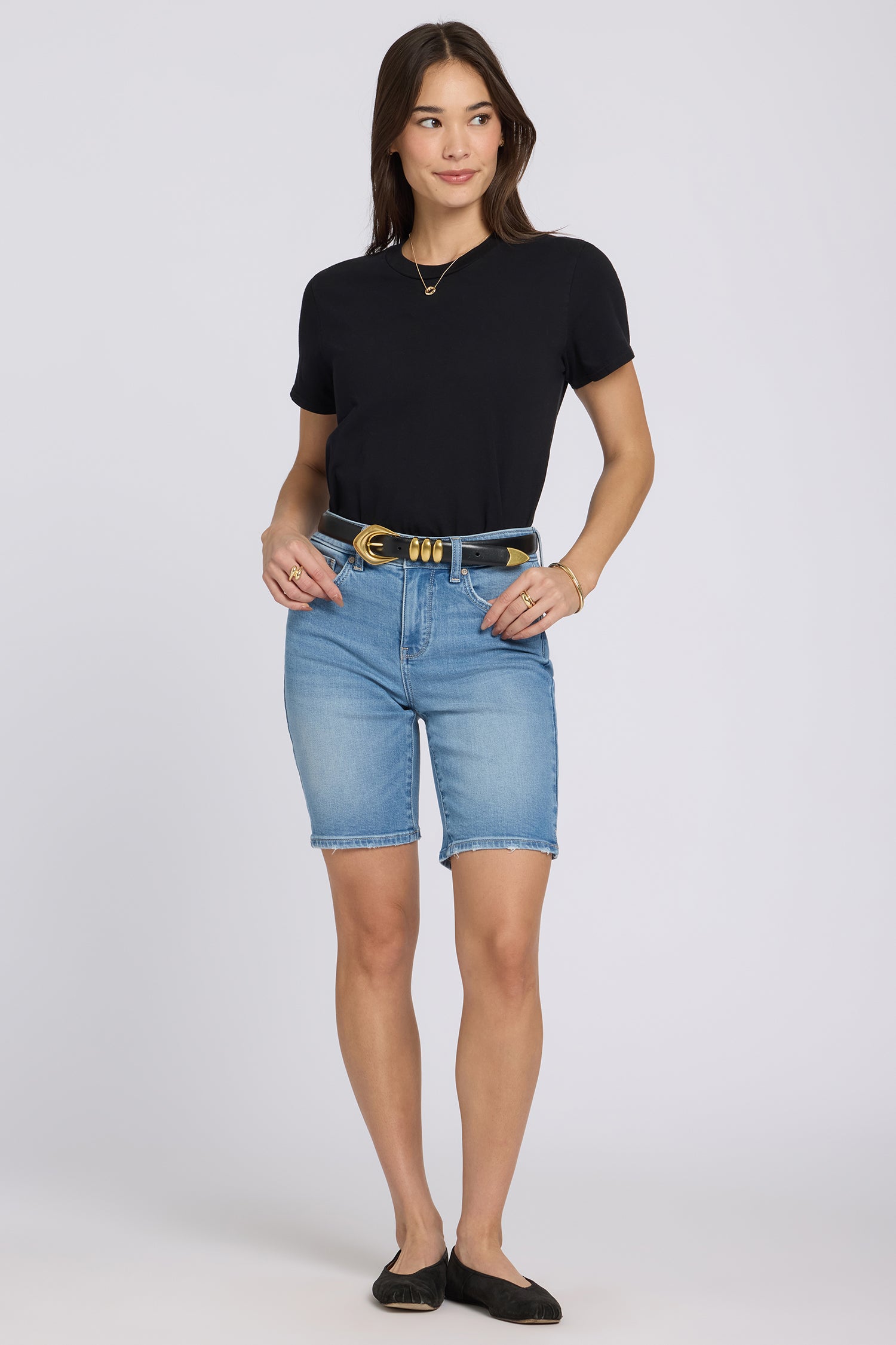 NYDJ Ella Denim Shorts In Petite With Back Pocket Stitching And Side Slits - Vista Lakes