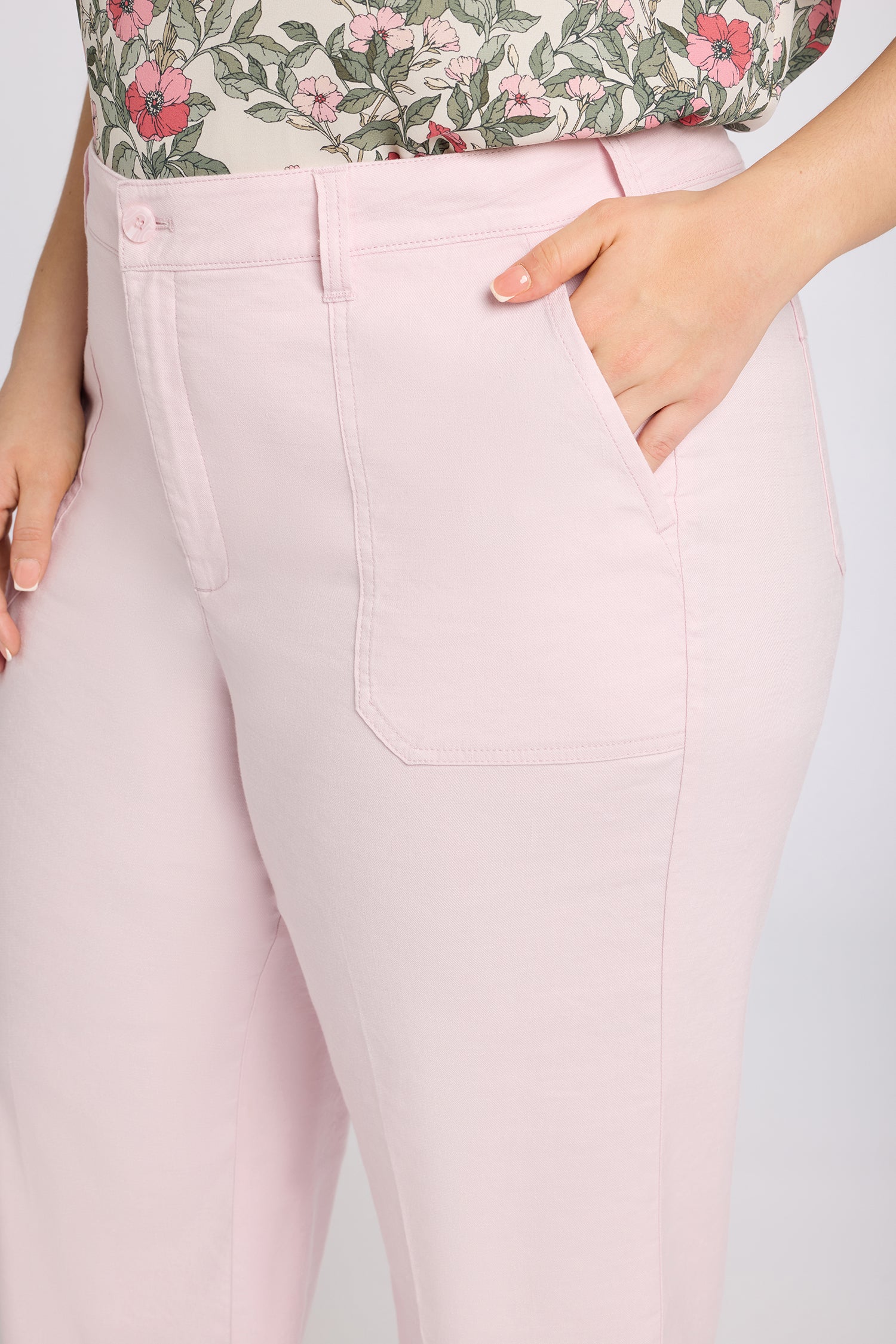 NYDJ Wide Leg Cargo Capri Pants In Plus Size In Stretch Linen - Light Lilac